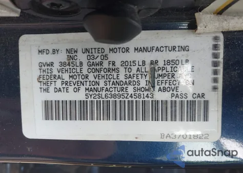 2005 Pontiac Vibe z USA, uszkodzony, nr VIN 5Y2SL63895Z458143